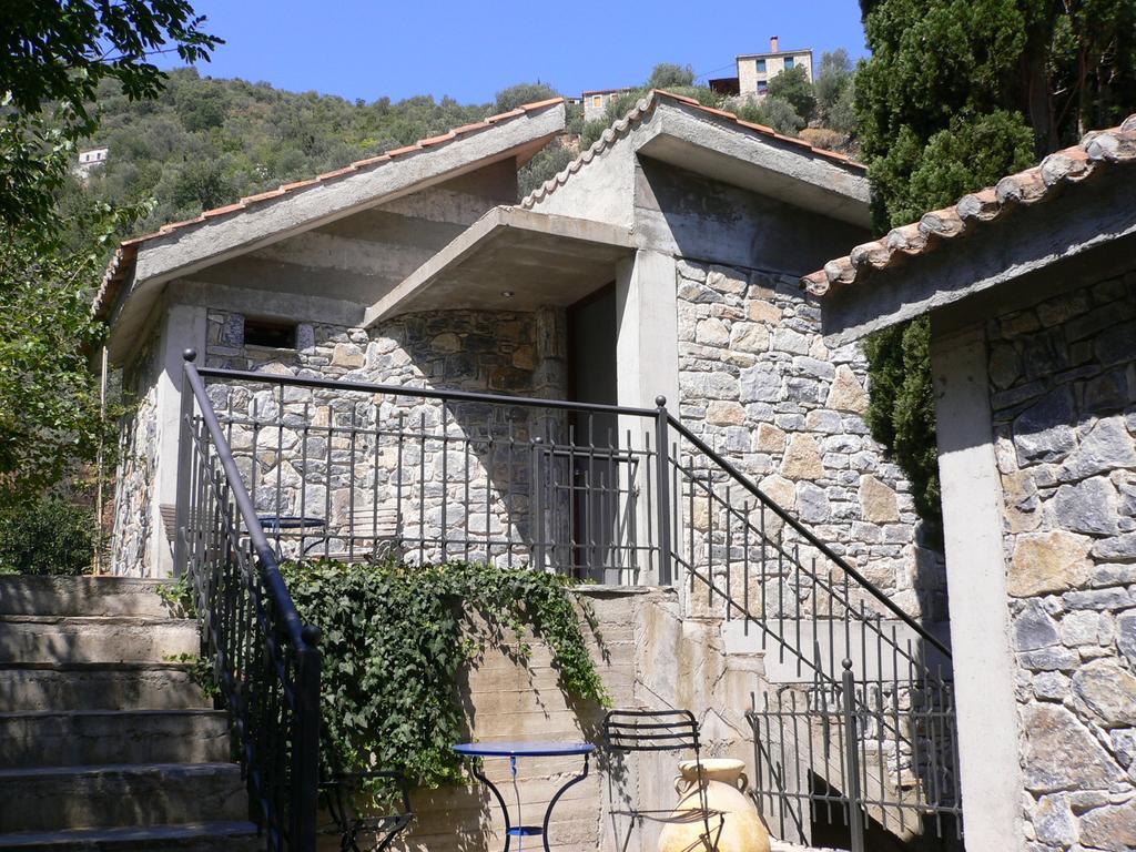 Studios Kyparissi & Spa Tirós エクステリア 写真
